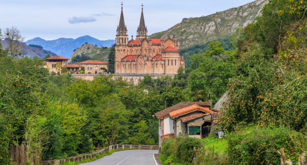 Basílica de Covadonga en Cangas de Onis Hotel Eladia