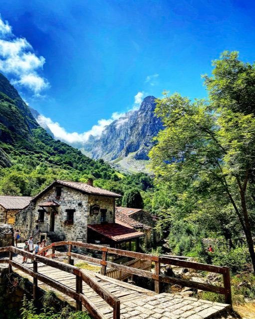 Que ver cerca de Cangas de Onis Bulnes Hotel Eladia