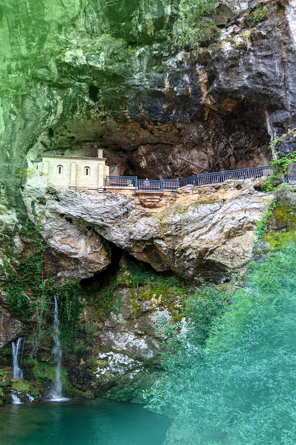 Basilica de Covadonga Cangas de Onis Hotel Eladia